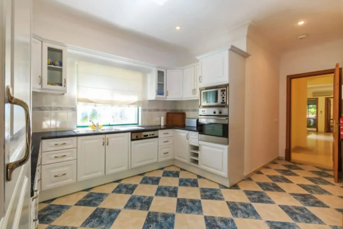 Dazzling Prestigious Villa with Golf Course Views photo 4