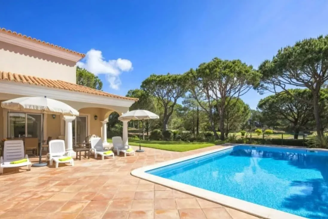Dazzling Prestigious Villa with Golf Course Views photo 5