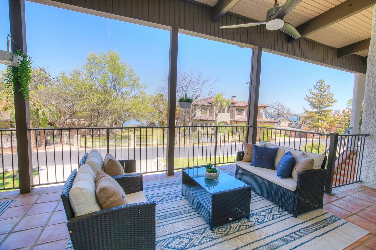 Accessible Luxury Villa in Horseshoe Bay photo 2