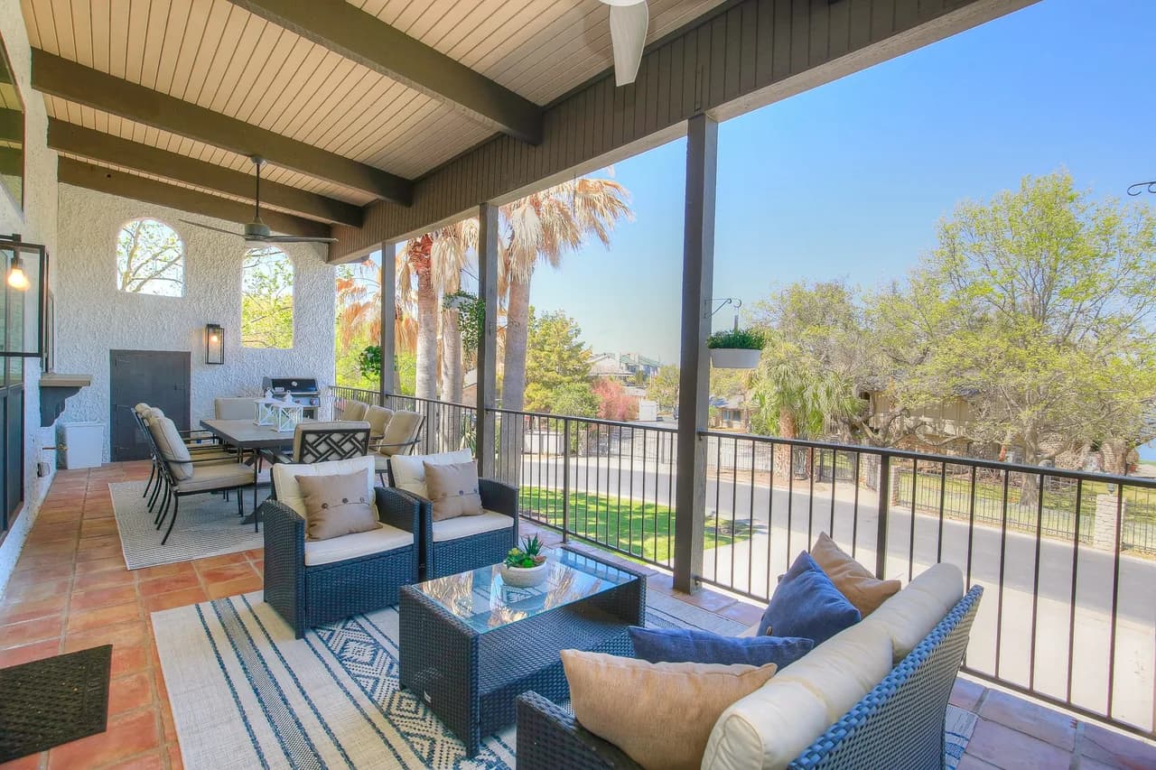 Accessible Luxury Villa in Horseshoe Bay photo 3