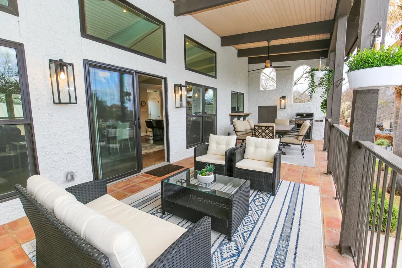 Accessible Luxury Villa in Horseshoe Bay photo 4