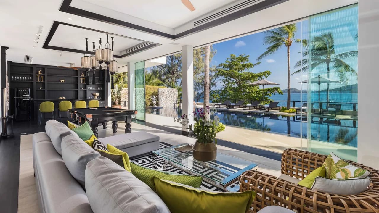 Elegant Beachfront Villa photo 2