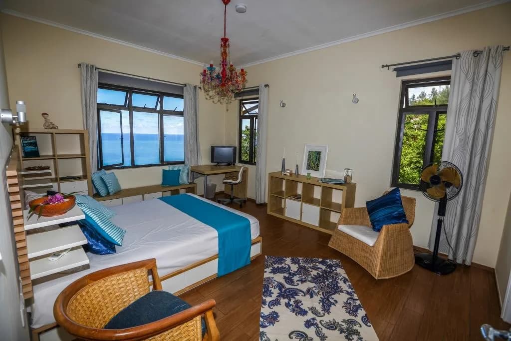 An Impressive Villa Surrounded by Pure Natural Beauty photo 4