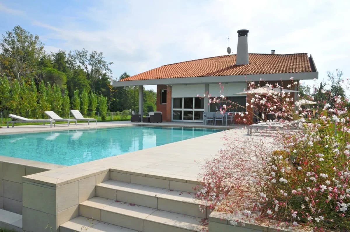 Ideal 5 BR Villa With Pool photo 5