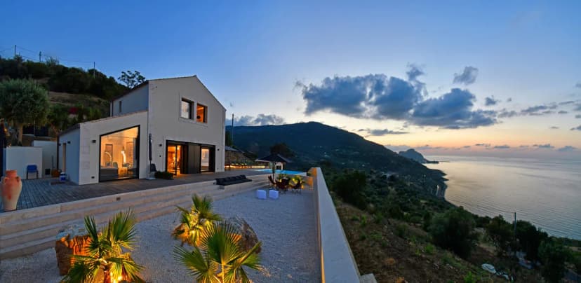 Glamorous Villa with Infinity Pool near Cefalu