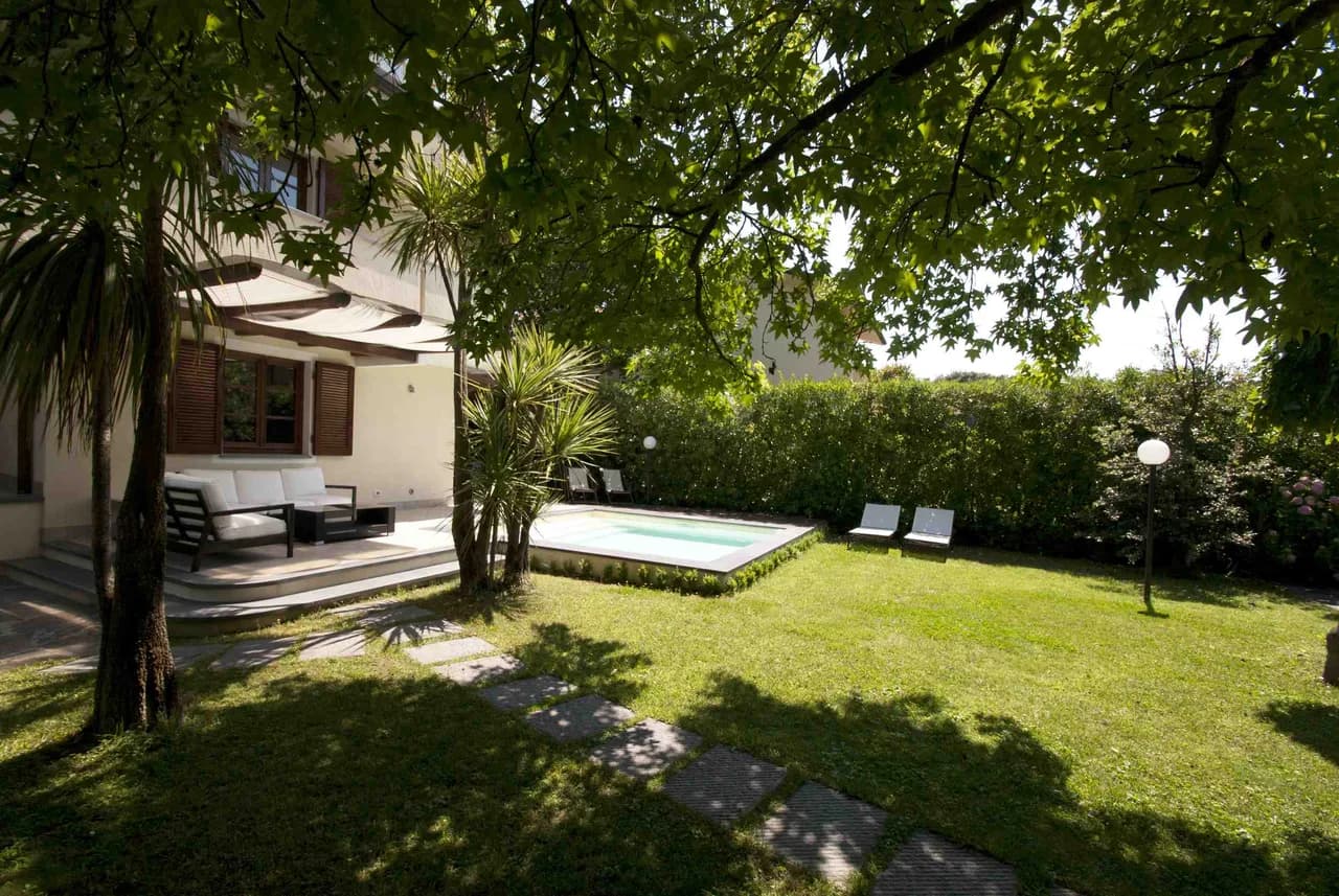Lovely 4 BR Villa With Mediterranean Garden photo 5