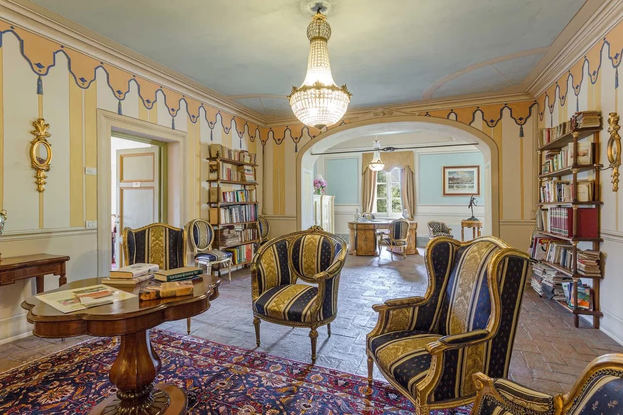 Elegant Hillside Villa With Panoramic Views photo 4