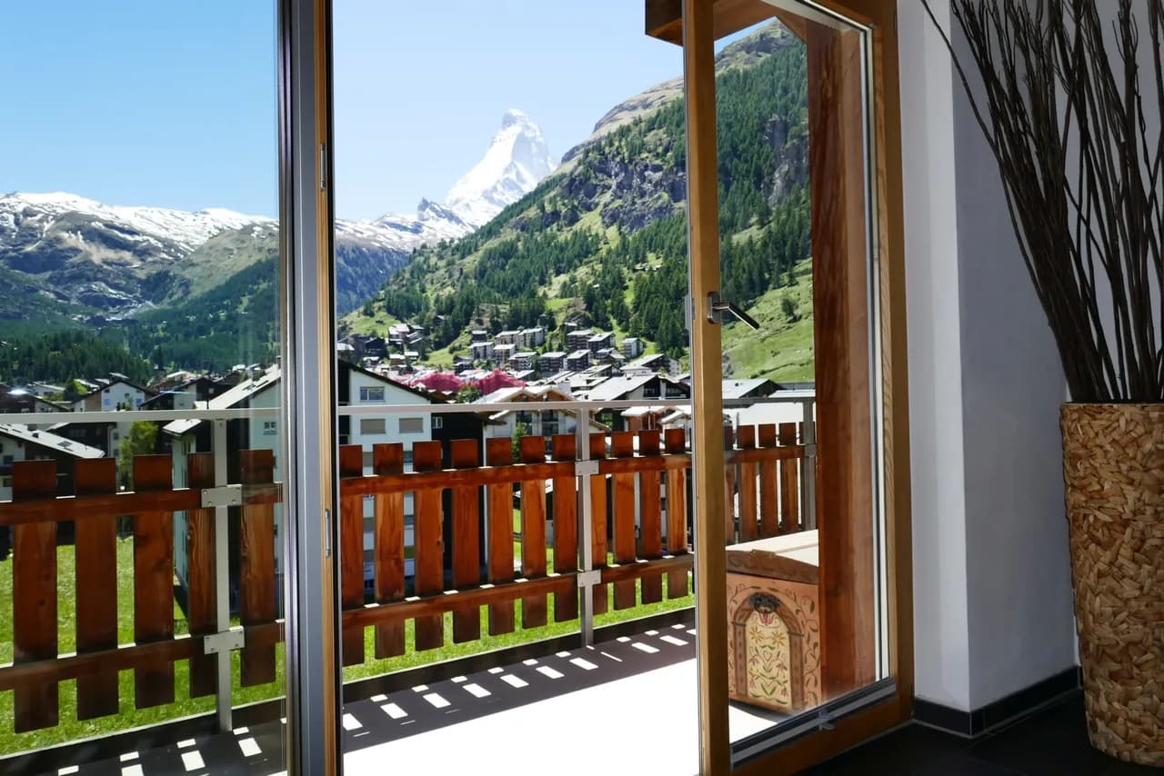 Cool Alpine Penthouse with Unmatched Village Views photo 4