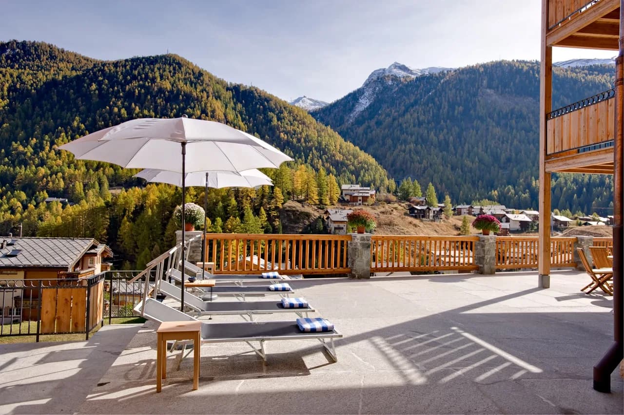 Unique Freestanding Chalet with Spectacular Views photo 2