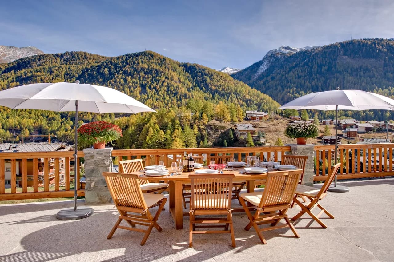 Unique Freestanding Chalet with Spectacular Views photo 3