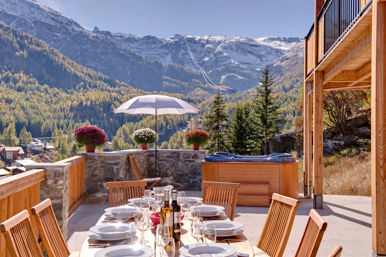 Unique Freestanding Chalet with Spectacular Views photo 4
