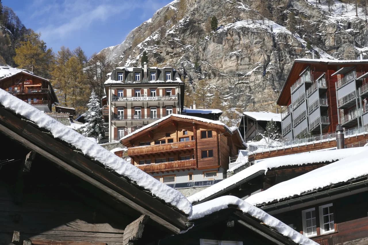 Quintessential Swiss Chalet with Prime Design photo 3