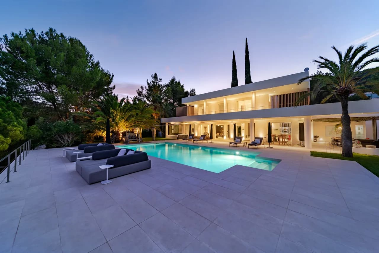 Extreme Stylish Villa with Breathtaking Sunset
