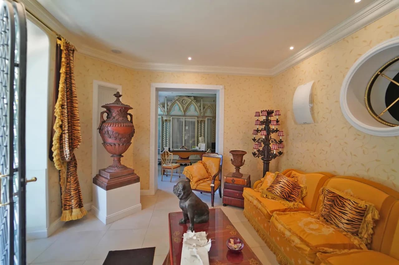 Splendid Aristocratic Villa Surrounded By Greenery photo 2