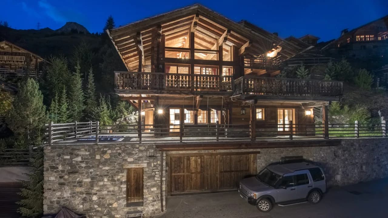 Exclusive Lofty Chalet for a Perfect Winter Retreat photo 3