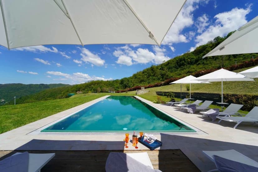 Peaceful Villa With Pool And Mountain View