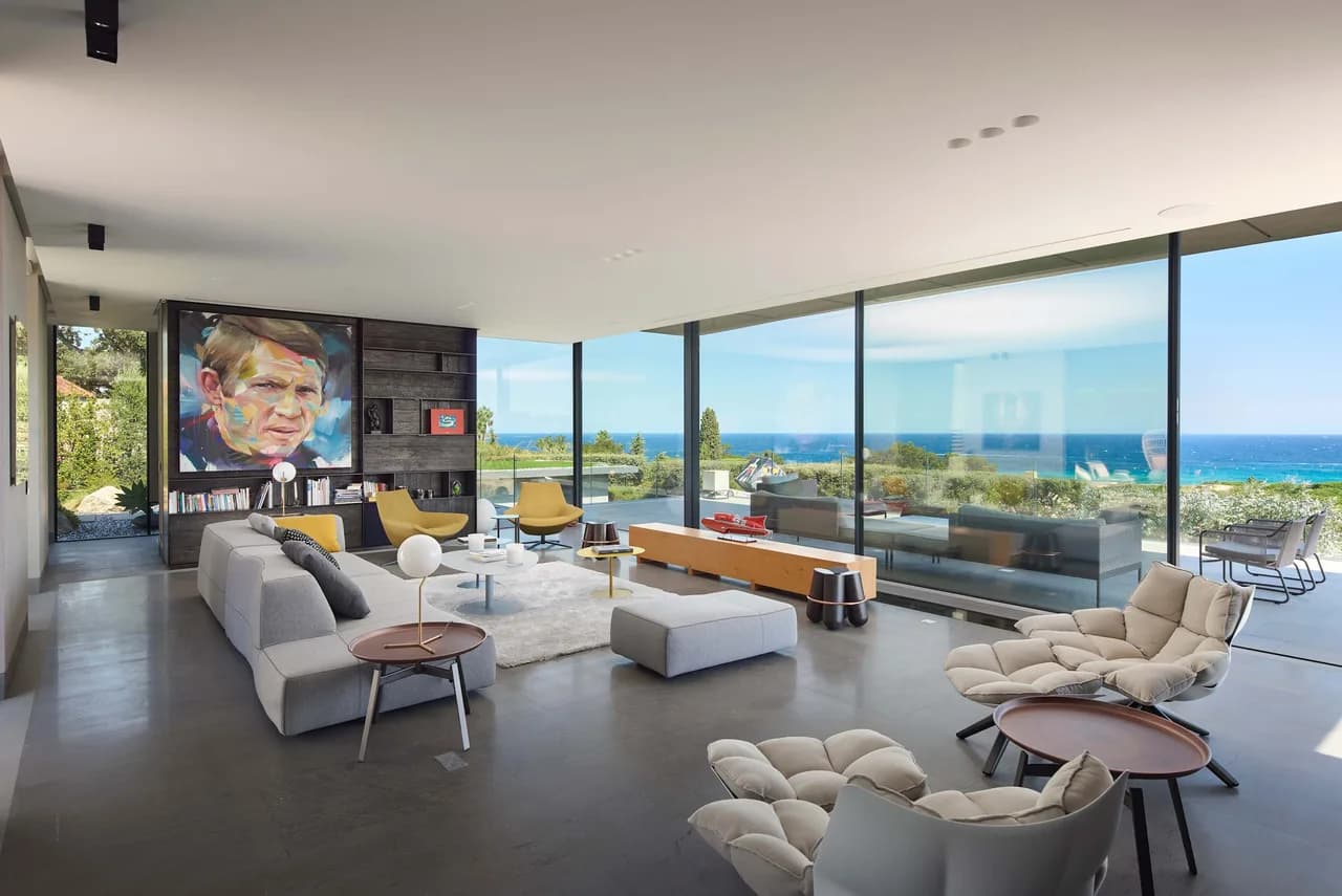 Modern Jewel Villa with Astounding Design photo 2