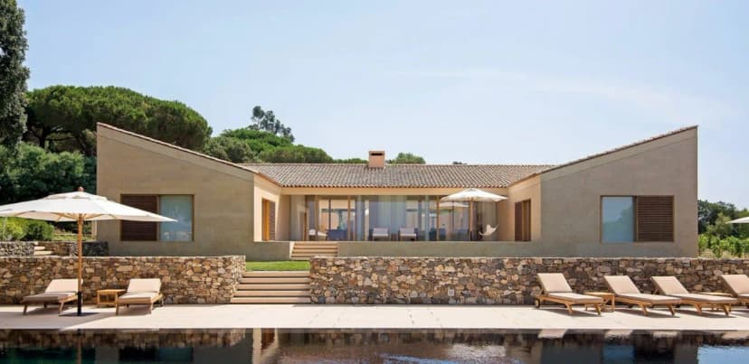 Superb Prestigious Villa with Incredible Sea Views