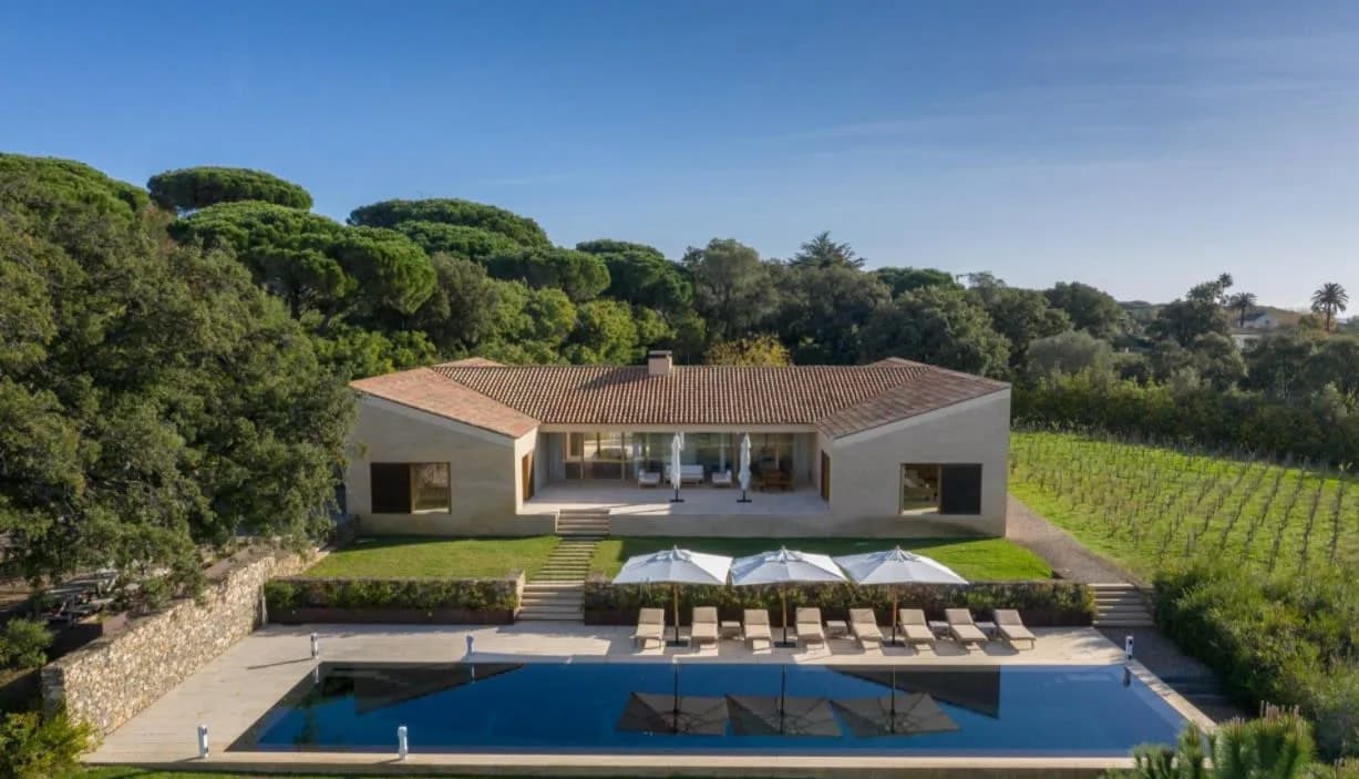 Superb Prestigious Villa with Incredible Sea Views photo 2