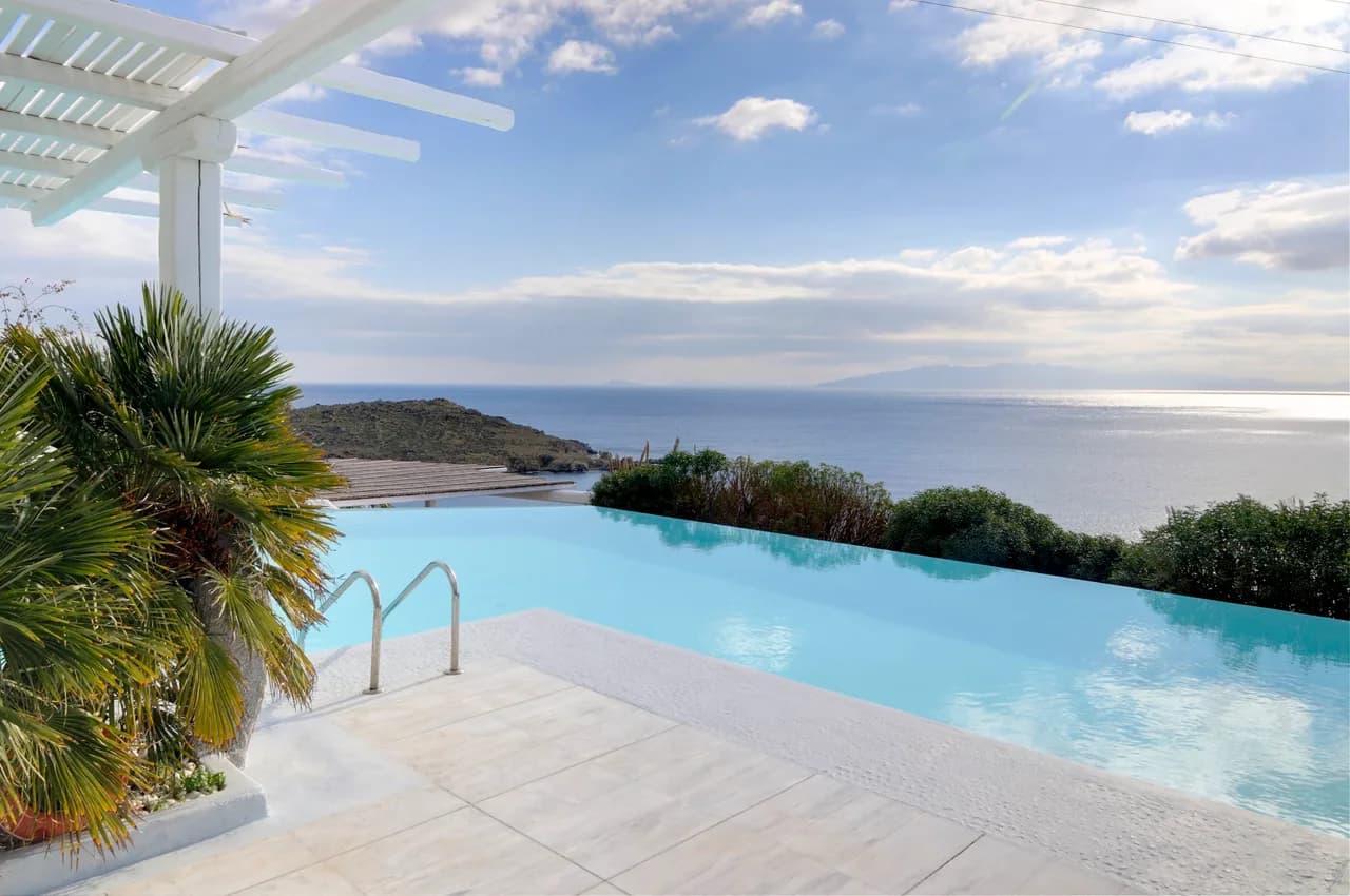 Luxurious Villa Overlooking the Aegon Sea photo 3