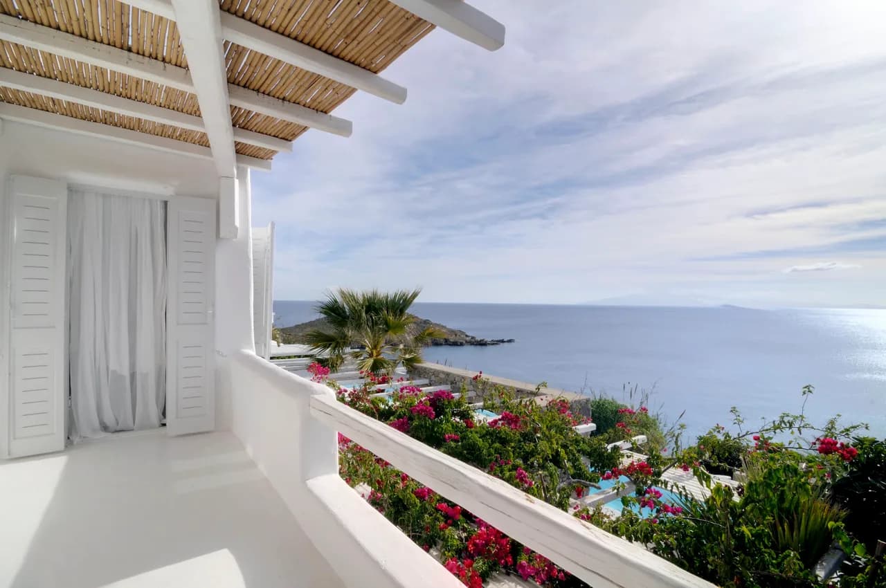 Luxurious Villa Overlooking the Aegon Sea photo 4