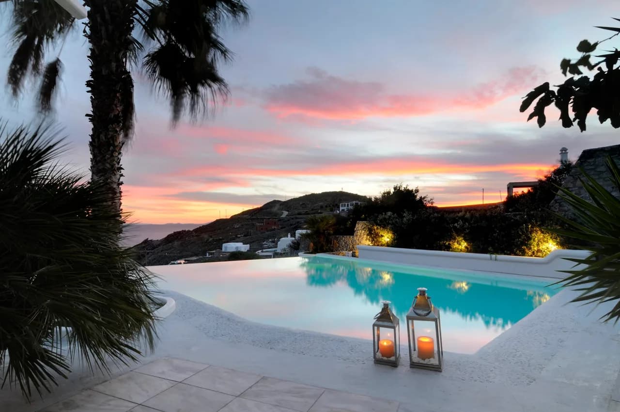 Modernly Furnished Villa with Large Swimming Pool photo 3