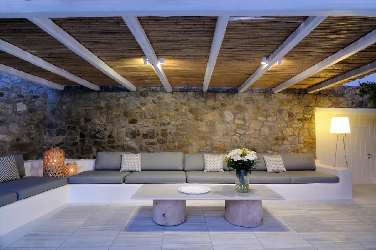 Modernly Furnished Villa with Large Swimming Pool photo 4