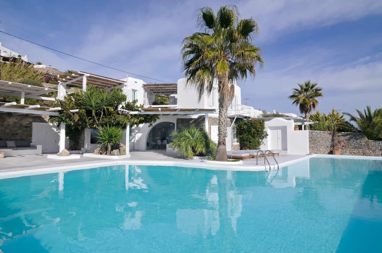 Modernly Furnished Villa with Large Swimming Pool photo 5