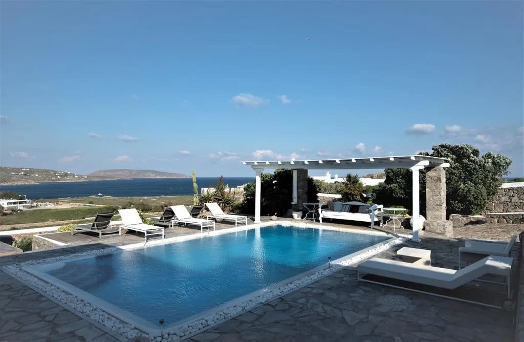 Harmonious Architectural Villa with Amazing Garden photo 3