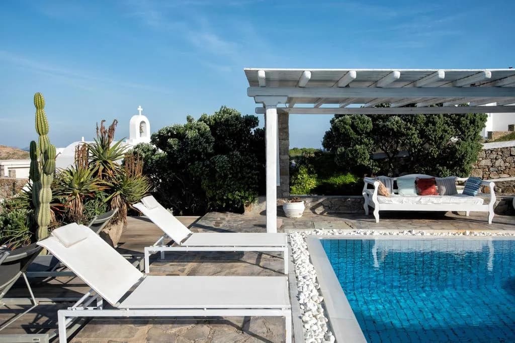 Harmonious Architectural Villa with Amazing Garden photo 4