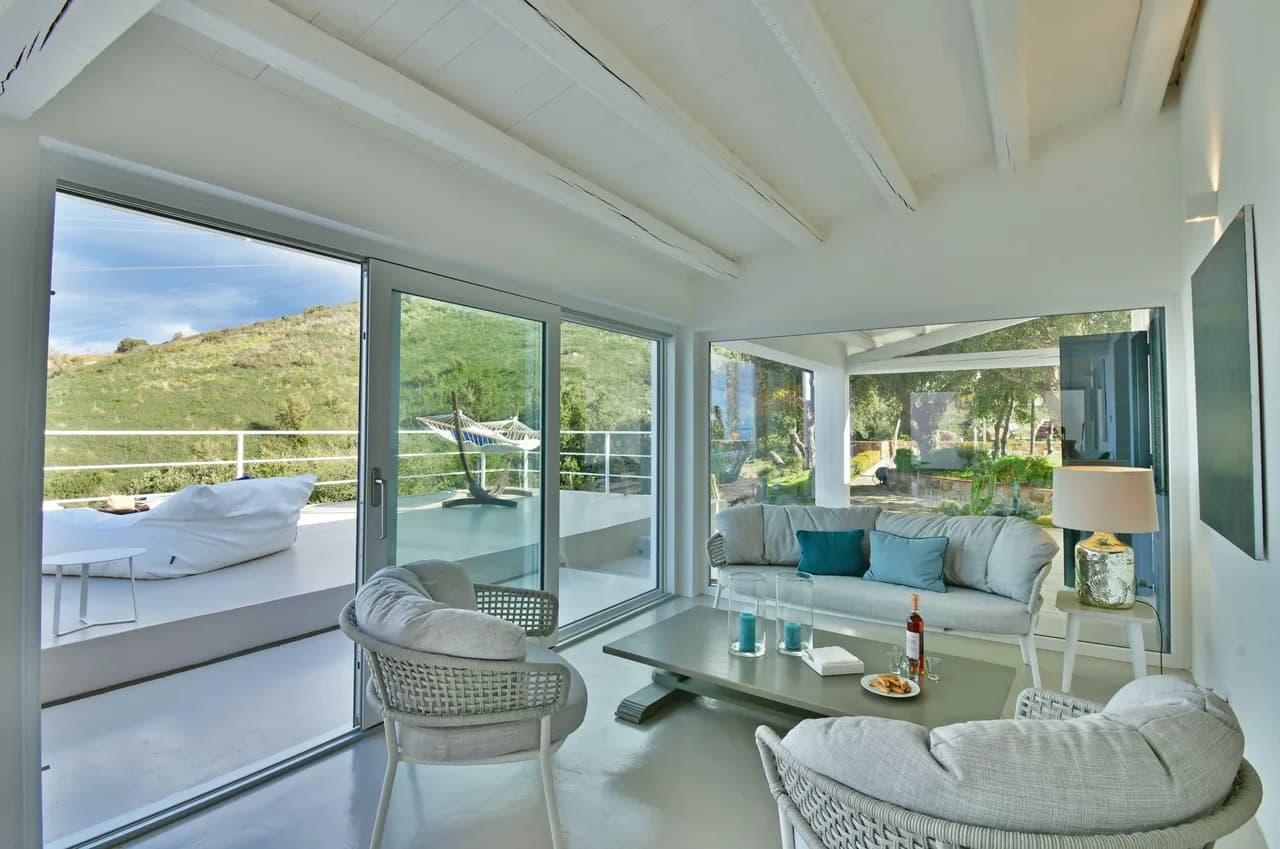 Elegant Villa With Mountain and Sea View photo 2