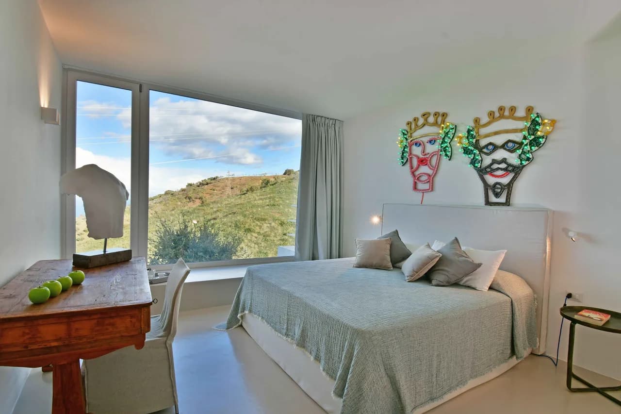 Elegant Villa With Mountain and Sea View photo 3