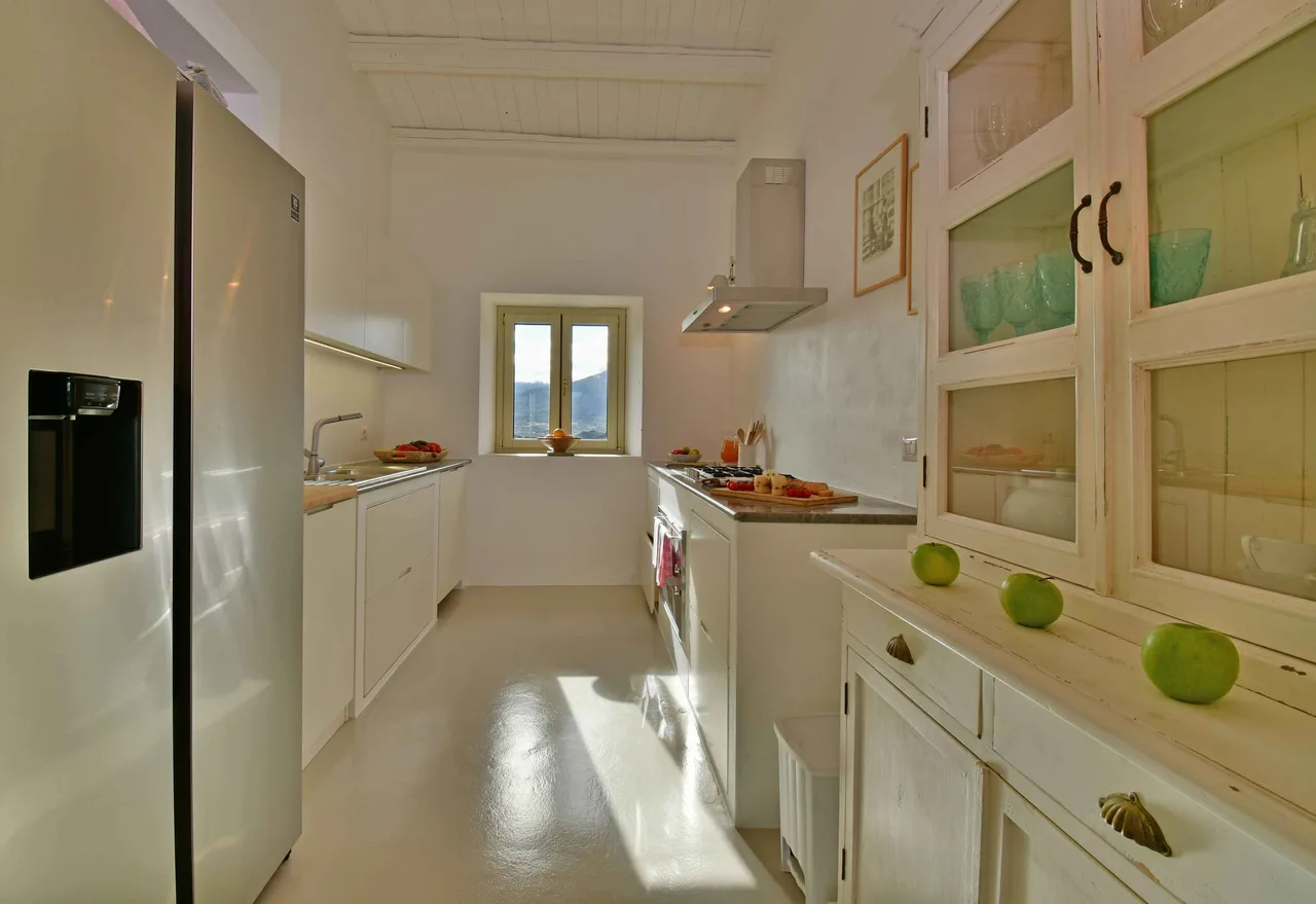 Elegant Villa With Mountain and Sea View photo 4