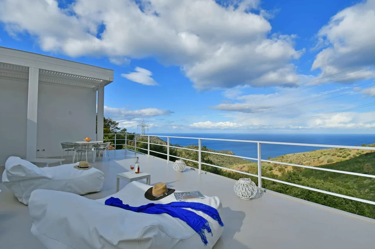 Elegant Villa With Mountain and Sea View photo 5