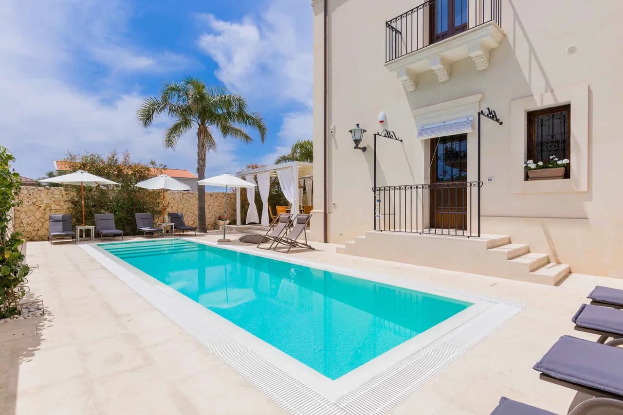Elegant Villa With Private Pool And Sea View