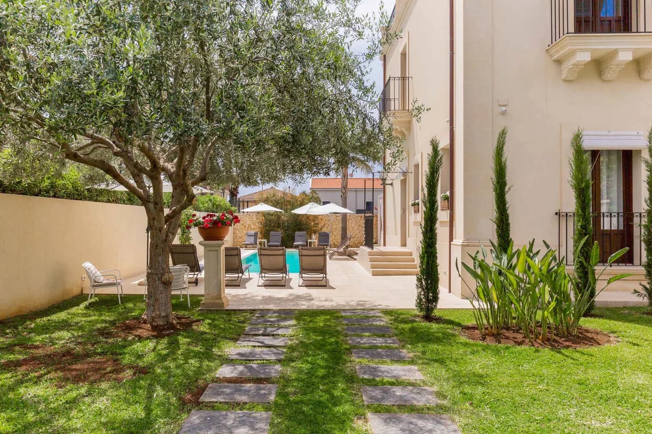 Elegant Villa With Private Pool And Sea View photo 5