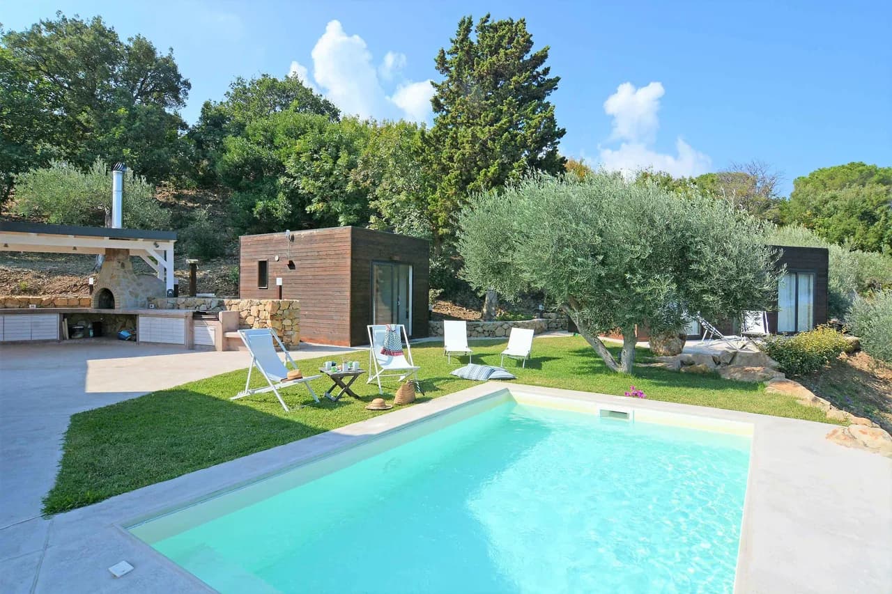 Contemporary Villa With Beautiful Scenery