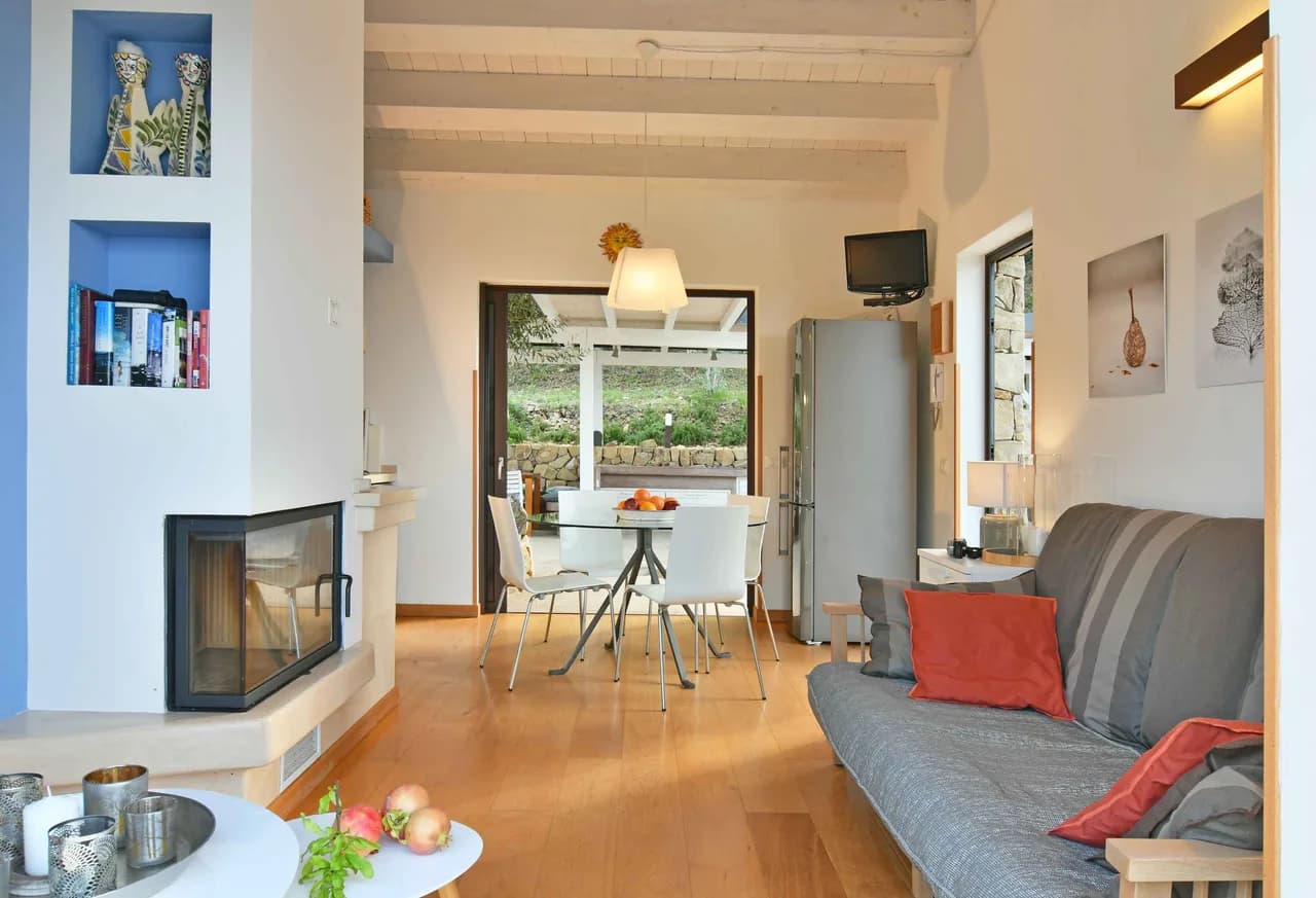 Contemporary Villa With Beautiful Scenery photo 2