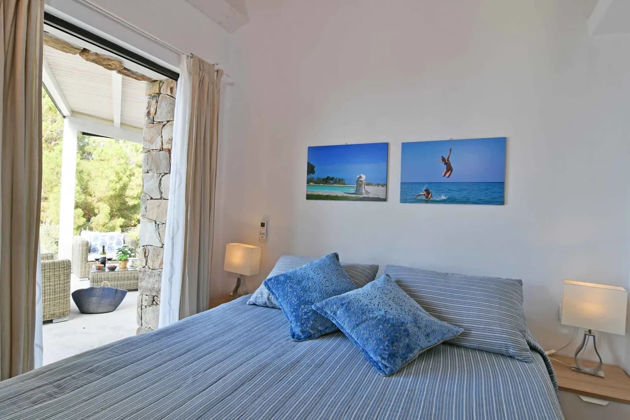 Contemporary Villa With Beautiful Scenery photo 3