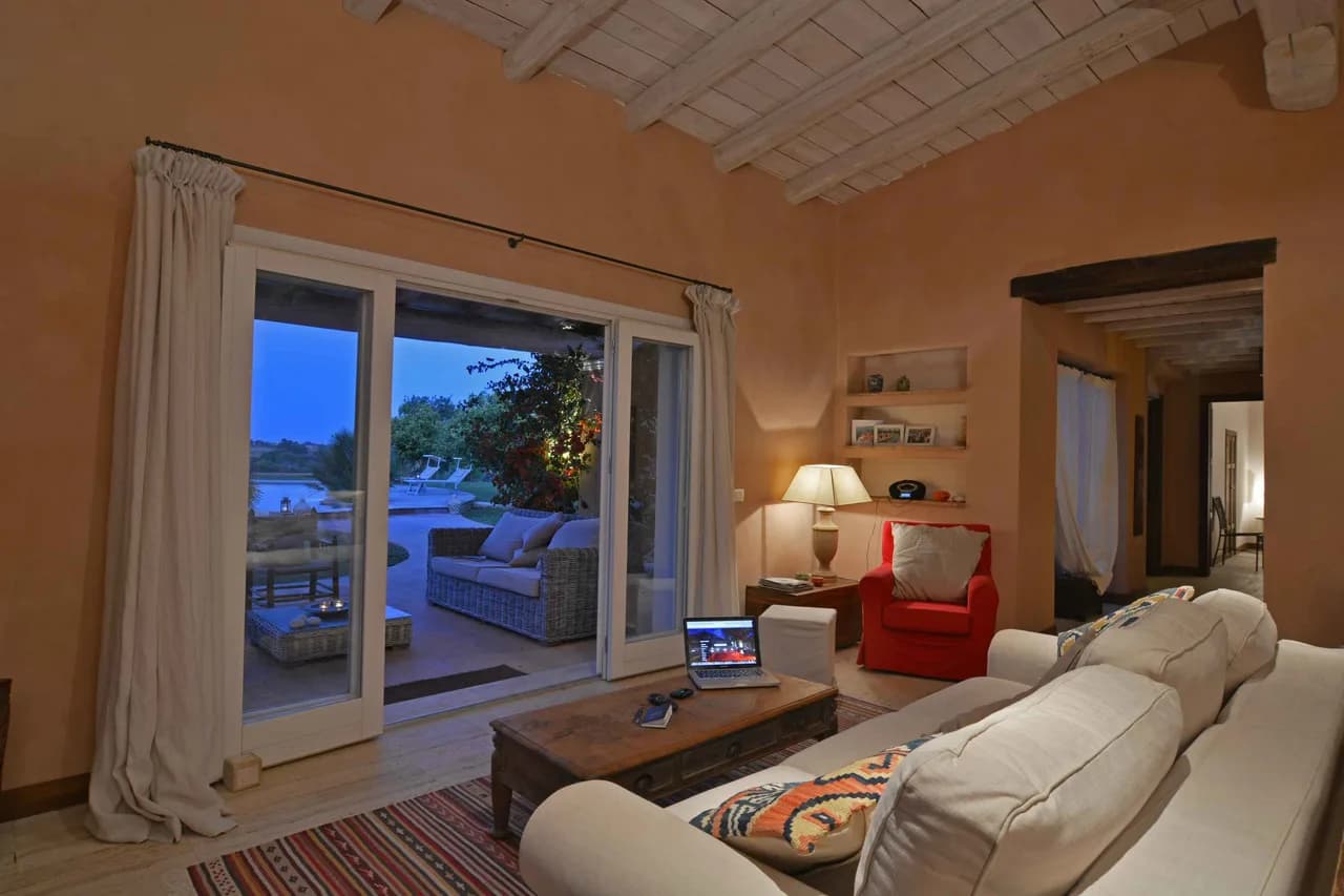 Modern 3 BR Villa With Inviting Pool photo 2