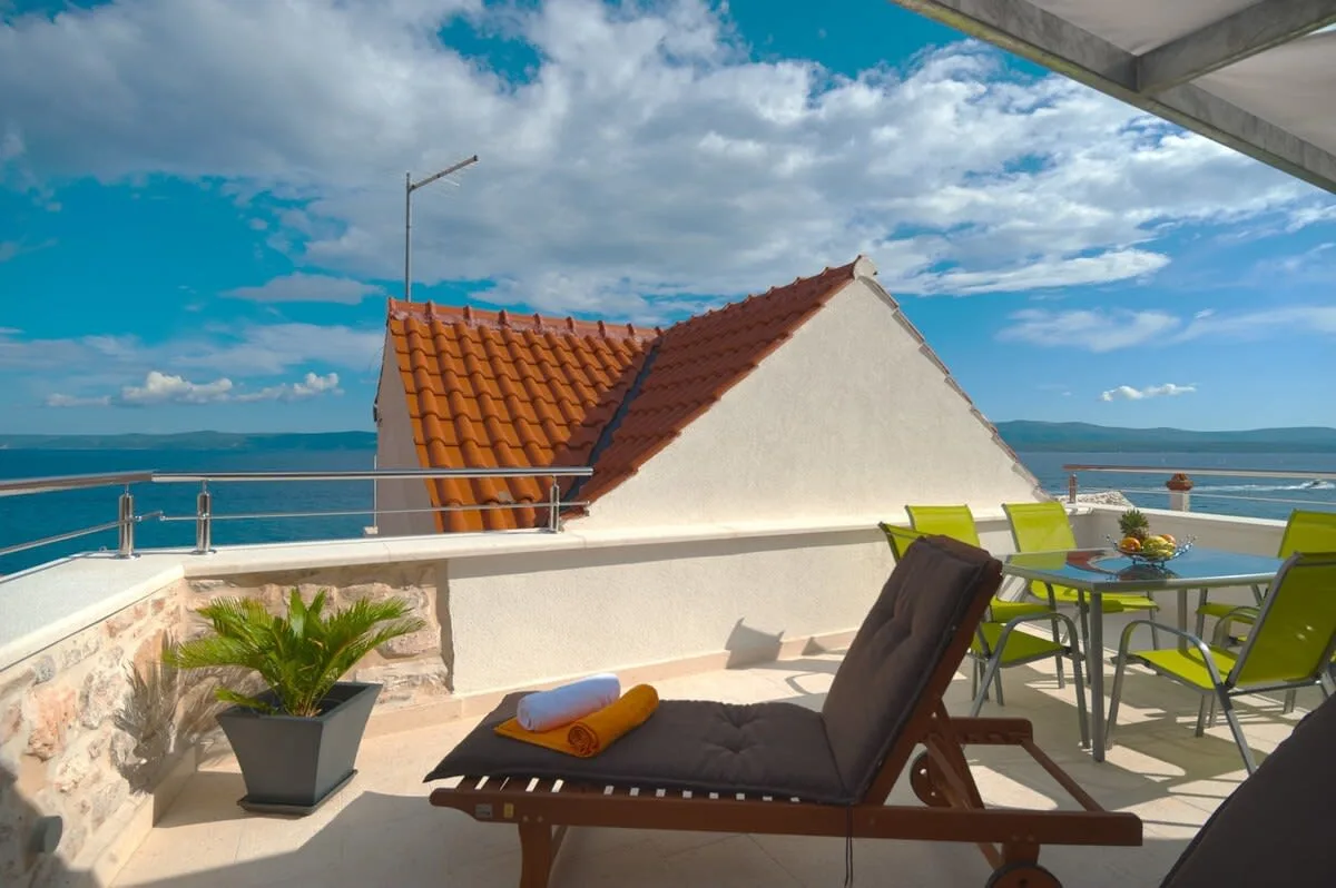 Elegant Villa with Sparkling Pool and Jacuzzi photo 2