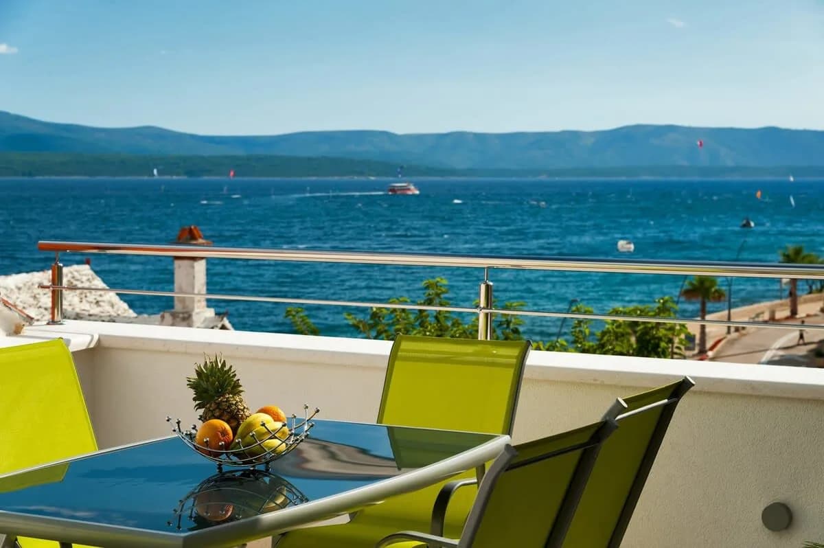 Elegant Villa with Sparkling Pool and Jacuzzi photo 3
