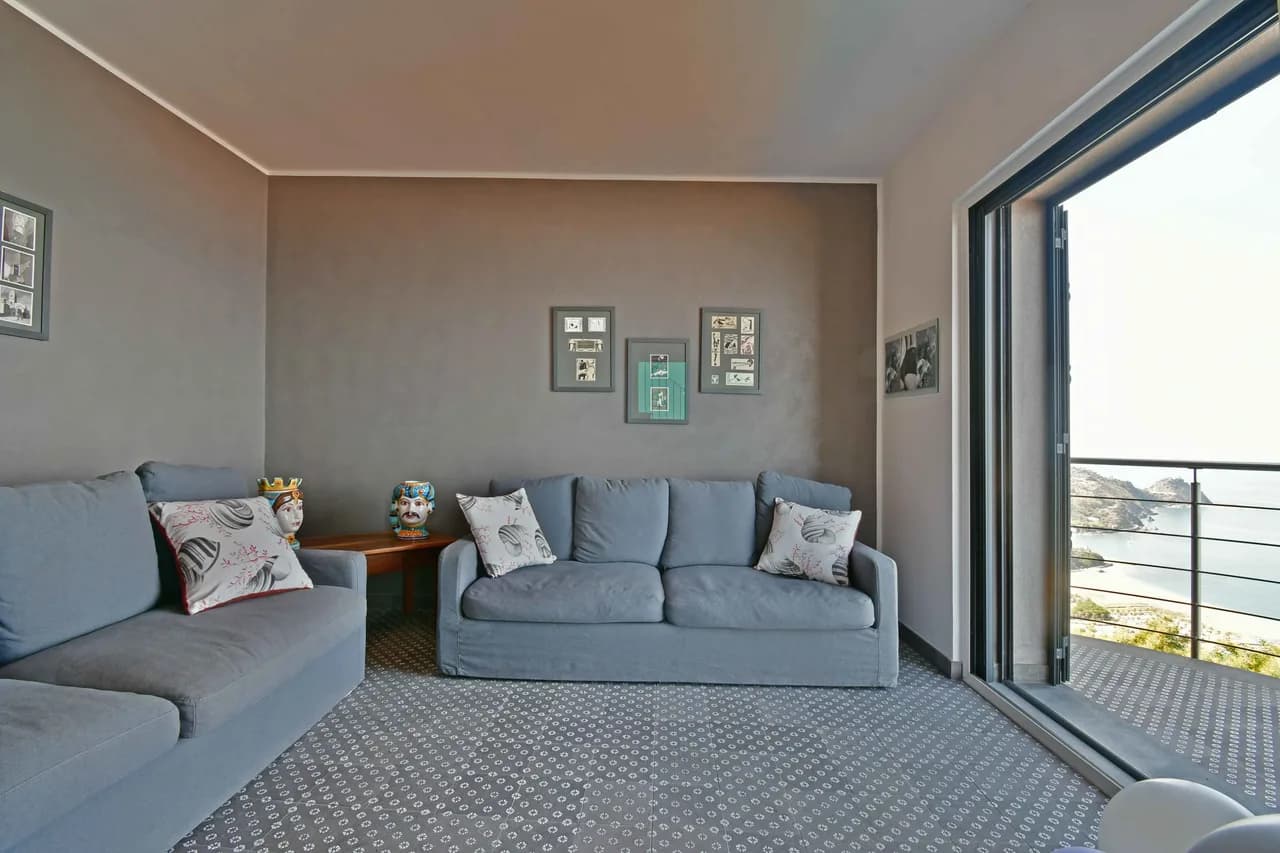 Contemporary Hillside Villa With Panoramic Sea Views photo 2