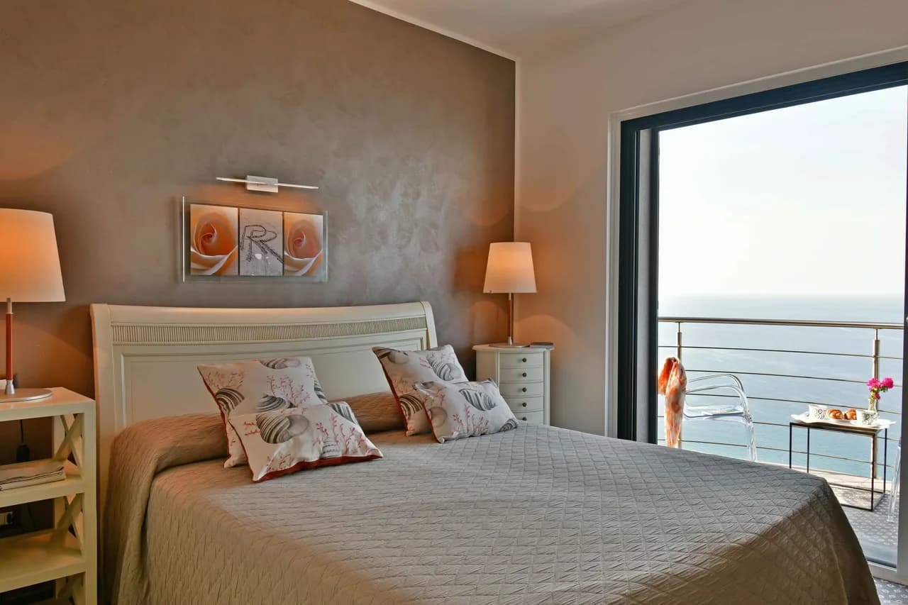 Contemporary Hillside Villa With Panoramic Sea Views photo 3