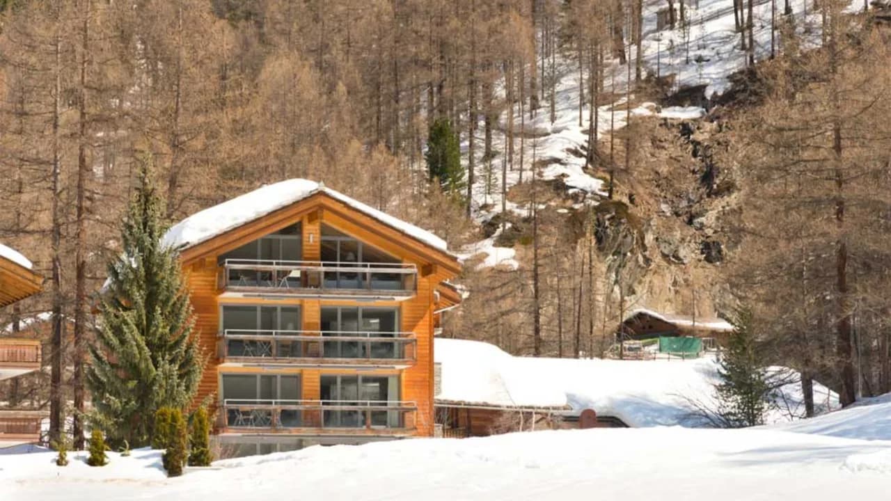 3BR Luxury Apartment with Amazing Surrounding Views