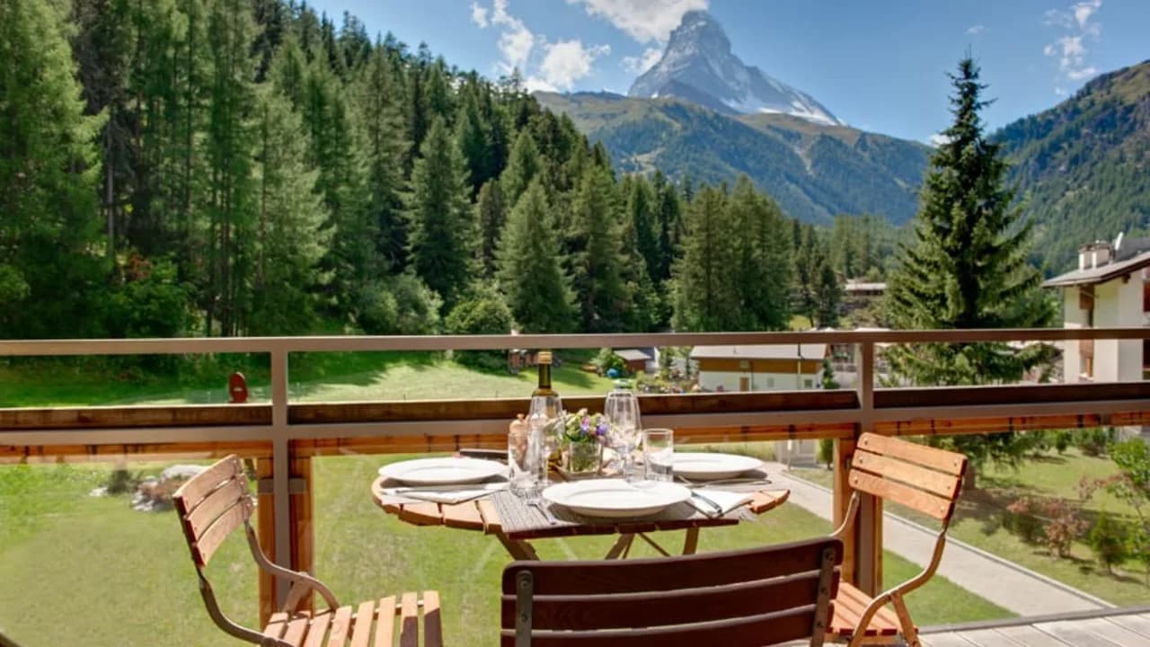 3BR Luxury Apartment with Amazing Surrounding Views photo 3
