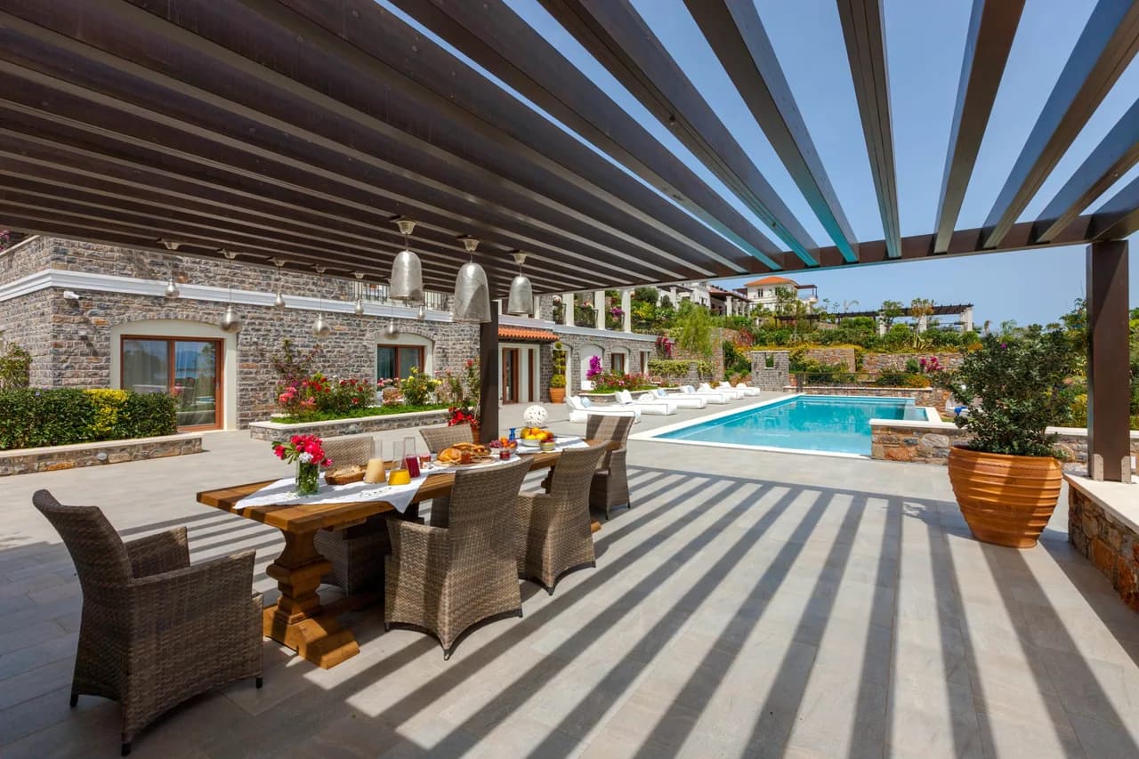 Sophisticated Villa with Outdoor Jacuzzi and Fireplace photo 4