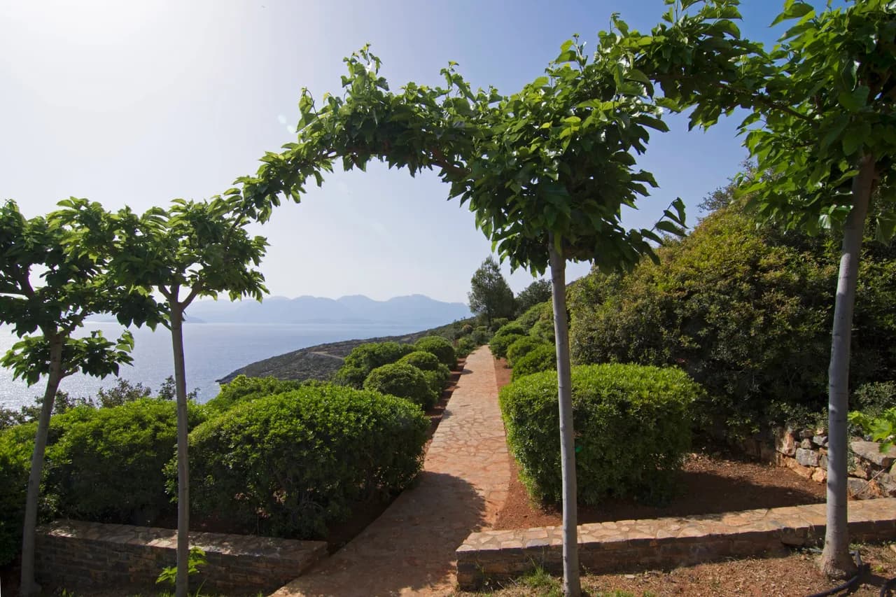 Atmospheric Villa with Private Wooden Dock and Tennis Court photo 3