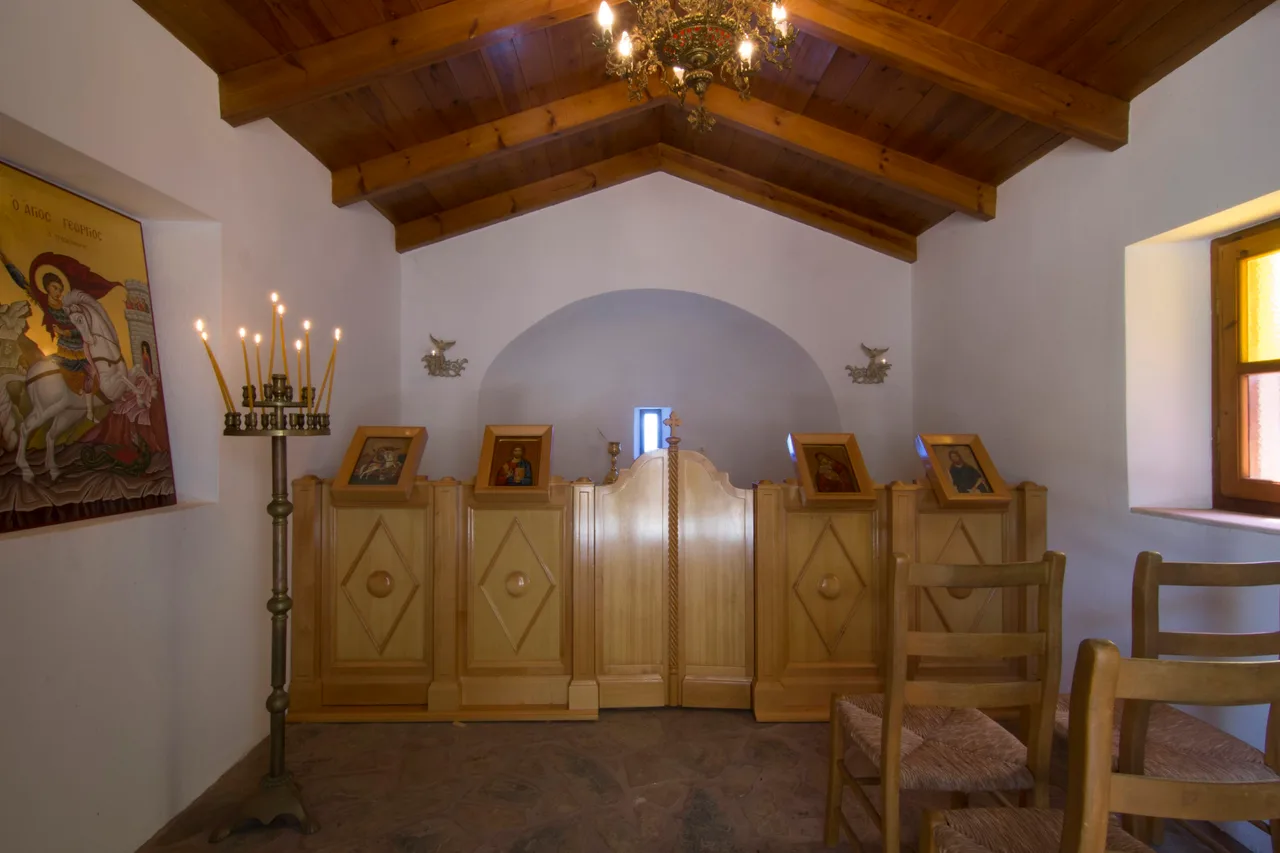 Atmospheric Villa with Private Wooden Dock and Tennis Court photo 5