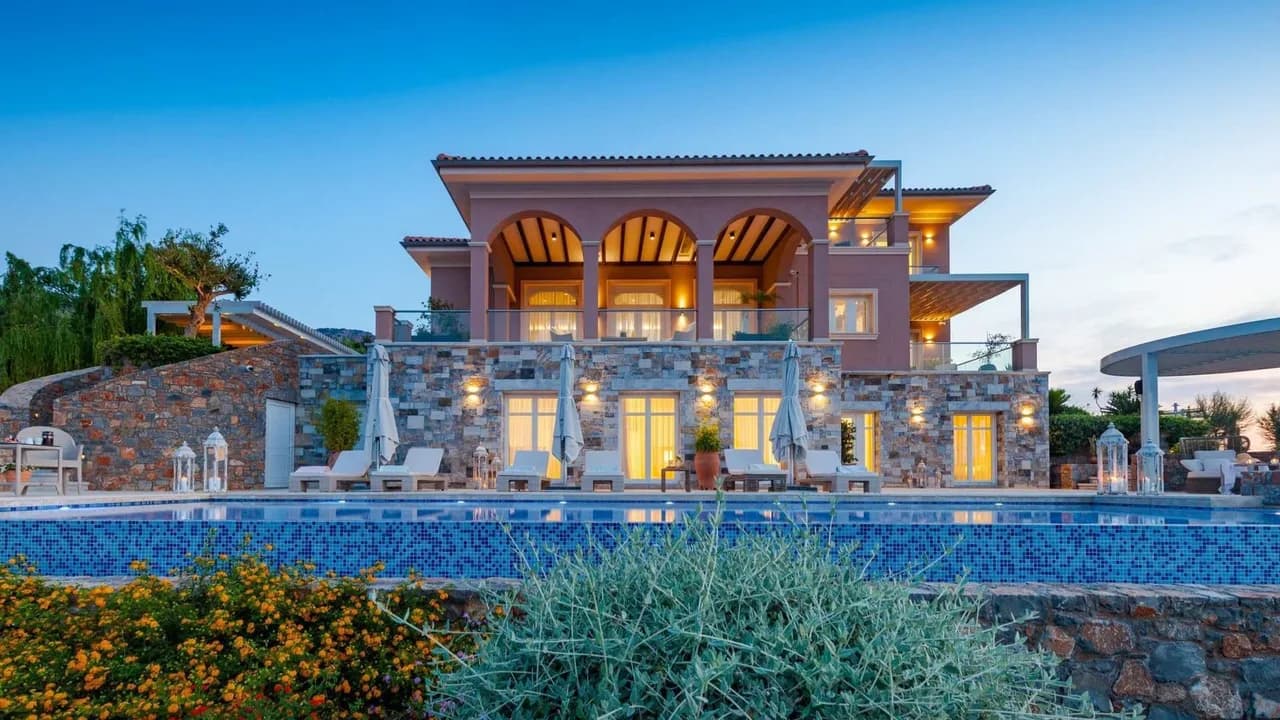 Magnificent Villa with Stunning Views and Sparkling Infinity Pool photo 5